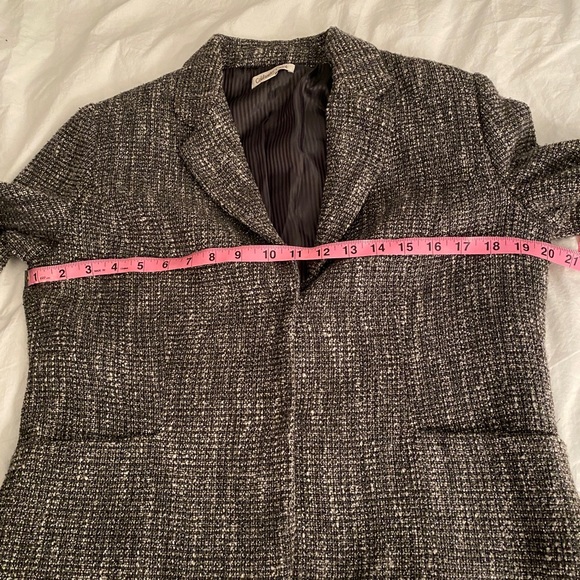 Coldwater Creek size 10 petite gray blazer. 2 front snap buttons. Tweed. - Picture 11 of 13